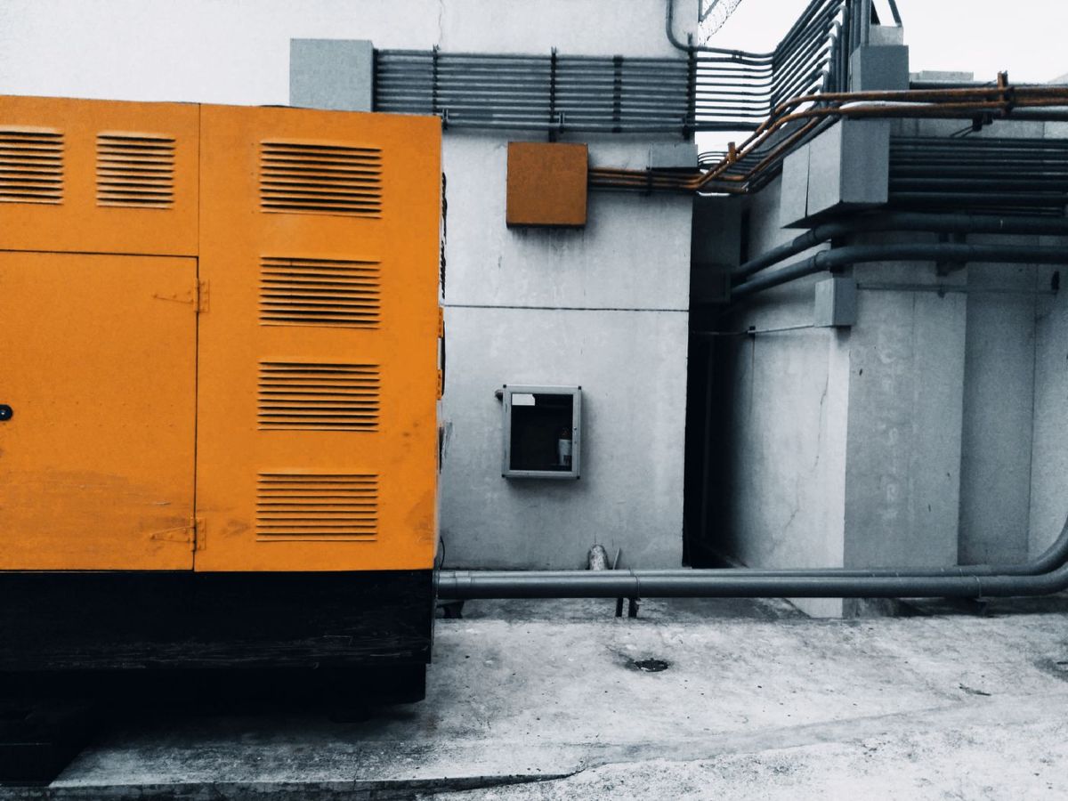 Gruppo elettrogeno insonorizzato in cantiere